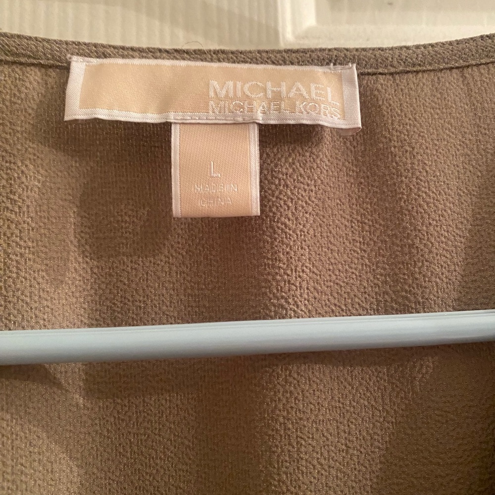 Elegant Tan Button-Up Women's Top - Picture 2 of 3